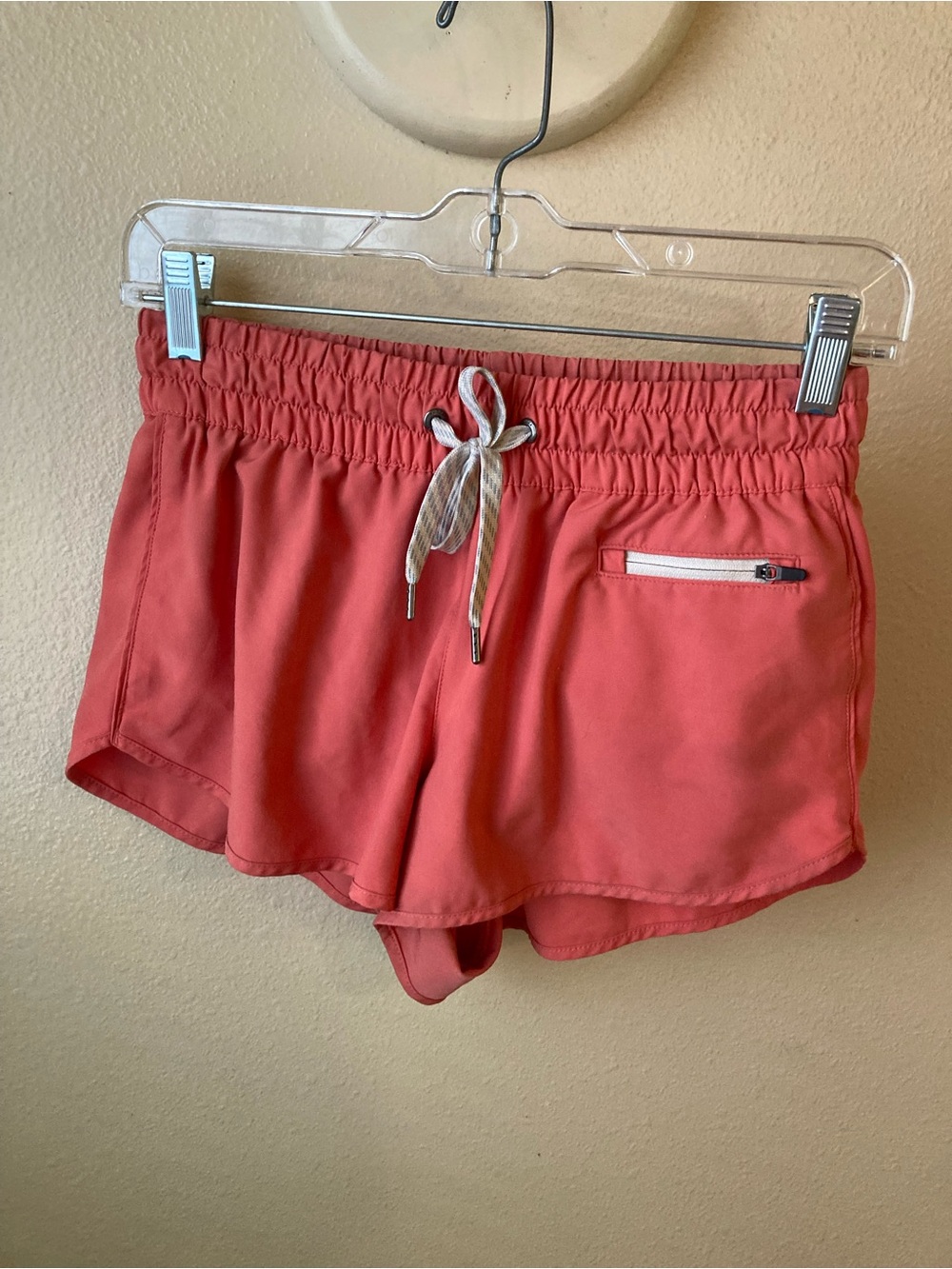 Vuori Clementine Coral/Peachy/Orange Athletic Running Shorts 2.5 Inch Size XS
